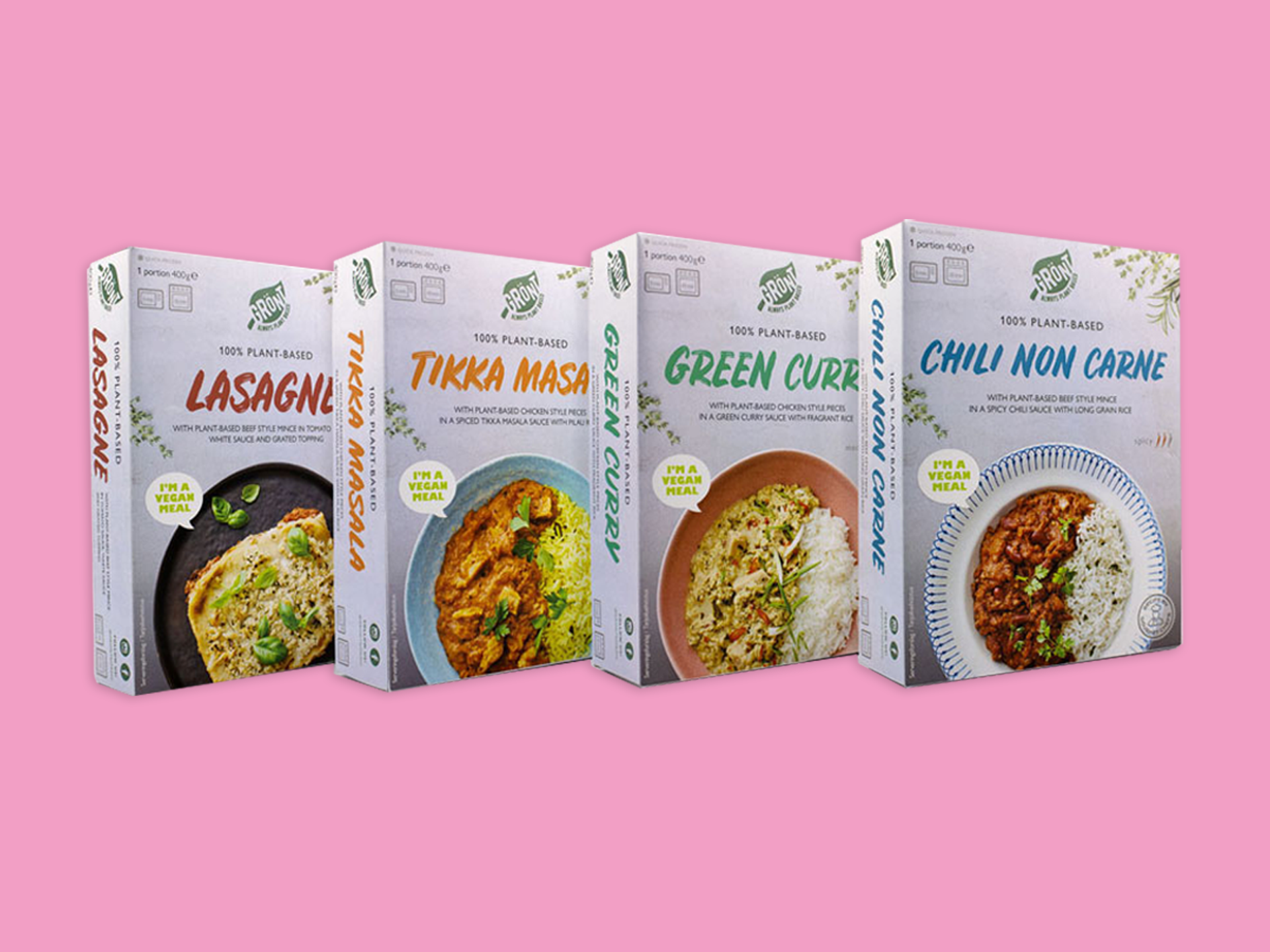 Produktfoto: Grönt Grönts fyra nua veganska färdigrätter, uppradade bredvid varandra i förpackning, mot rosa bakgrund
