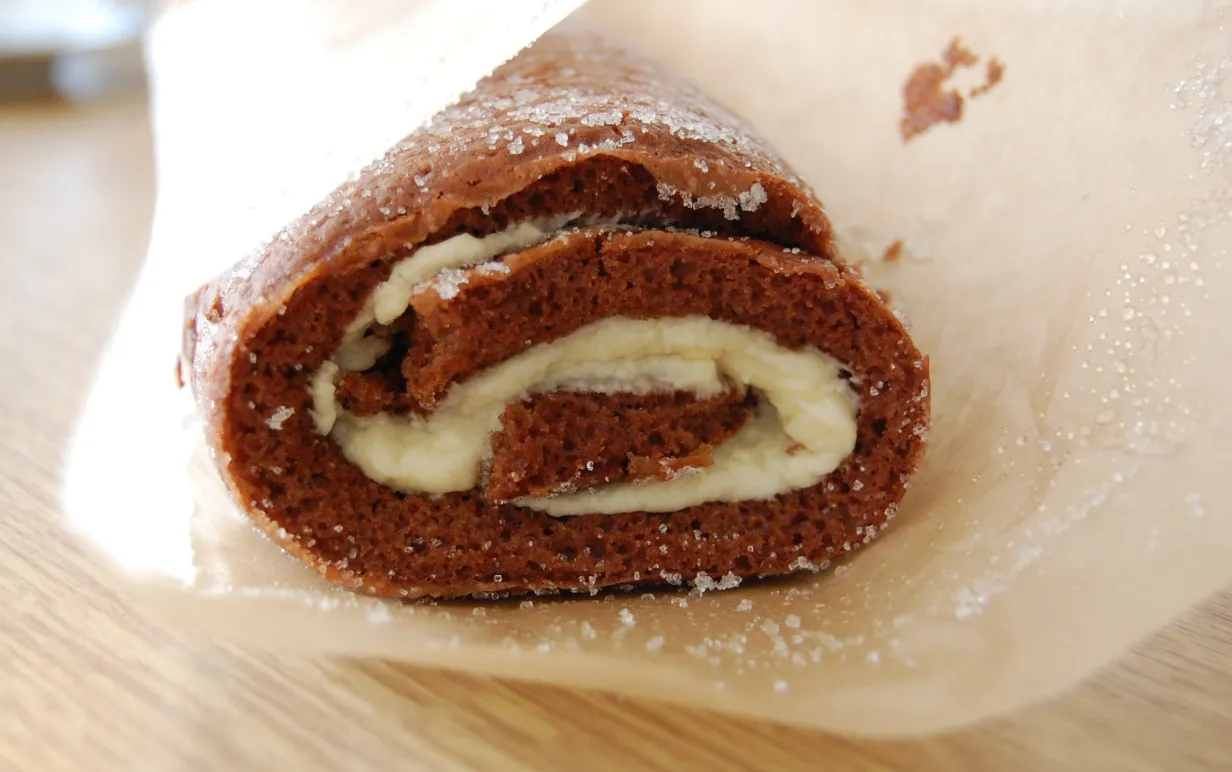 vegansk rulltårta i bakplåtspapper