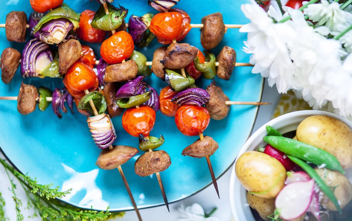 Tzayspett på en blå tallrik