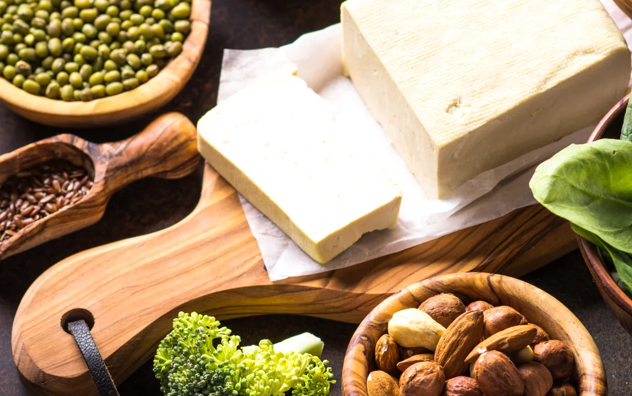Bild på olika baljväxter och tofu