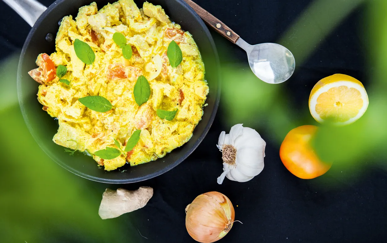 Vegansk gryta med saffran och vegobitar