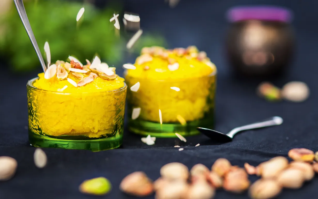 Shole sard i två glasbägare.