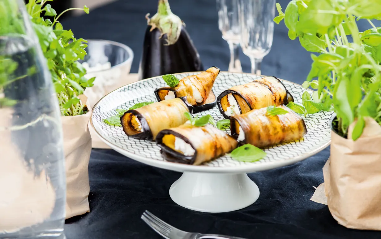 veganska fetafyllda auberginerullar