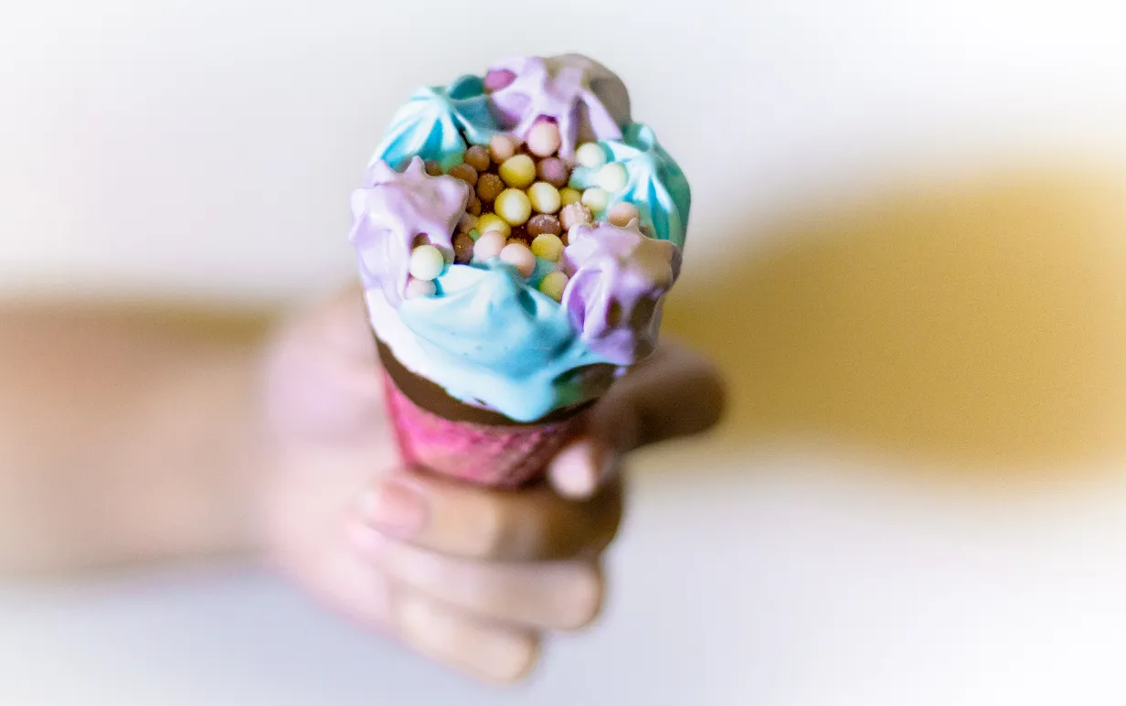 Vegansk glassstrut i pastellfärger