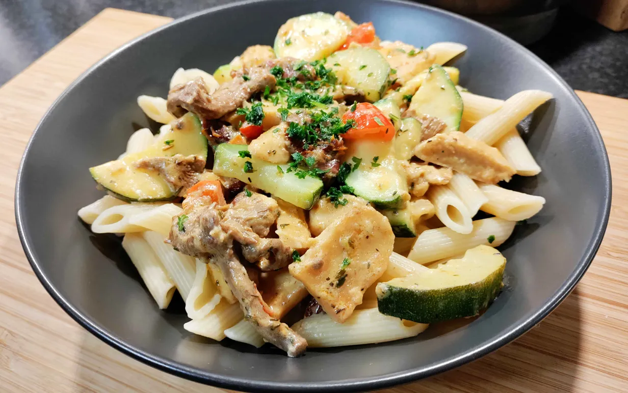 Vegansk kyckling- och kantarellpasta