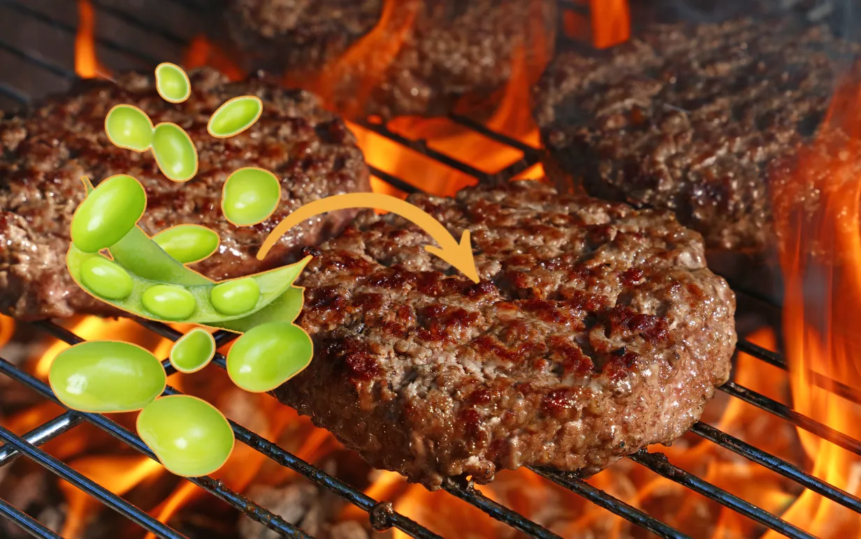 biffar på en grill och edamamebönor på sidan om