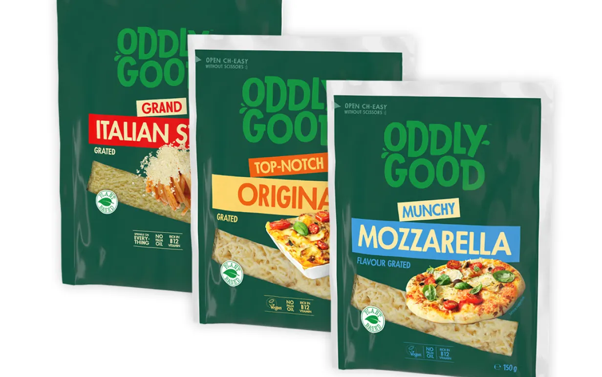 Tre förpackningar växtbaserade ostar mor en vit bakgrund