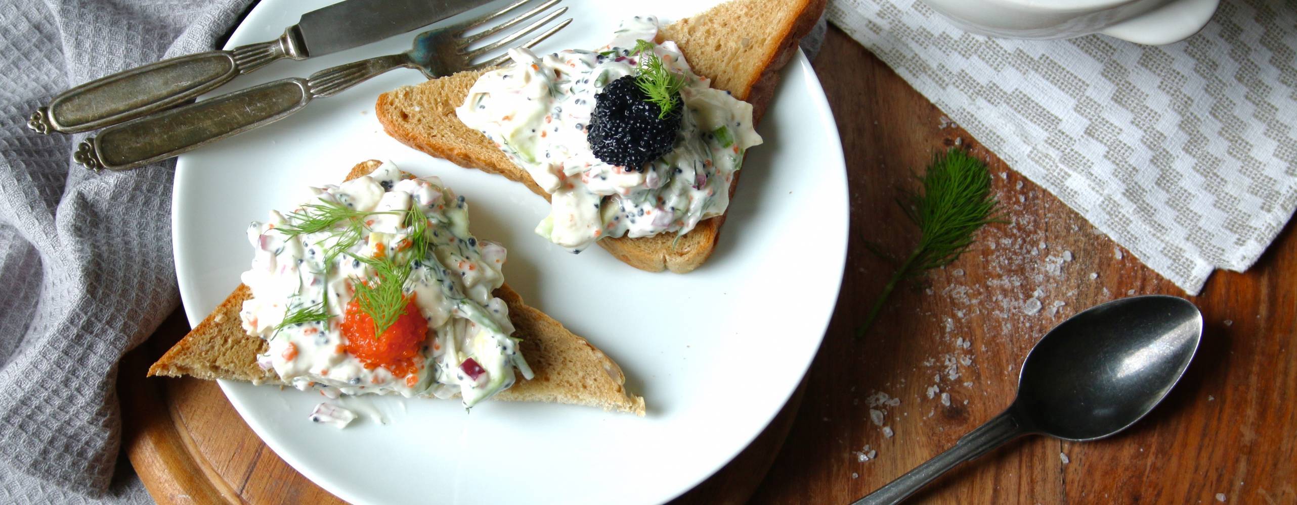 Bild på skagenröra på toast halva