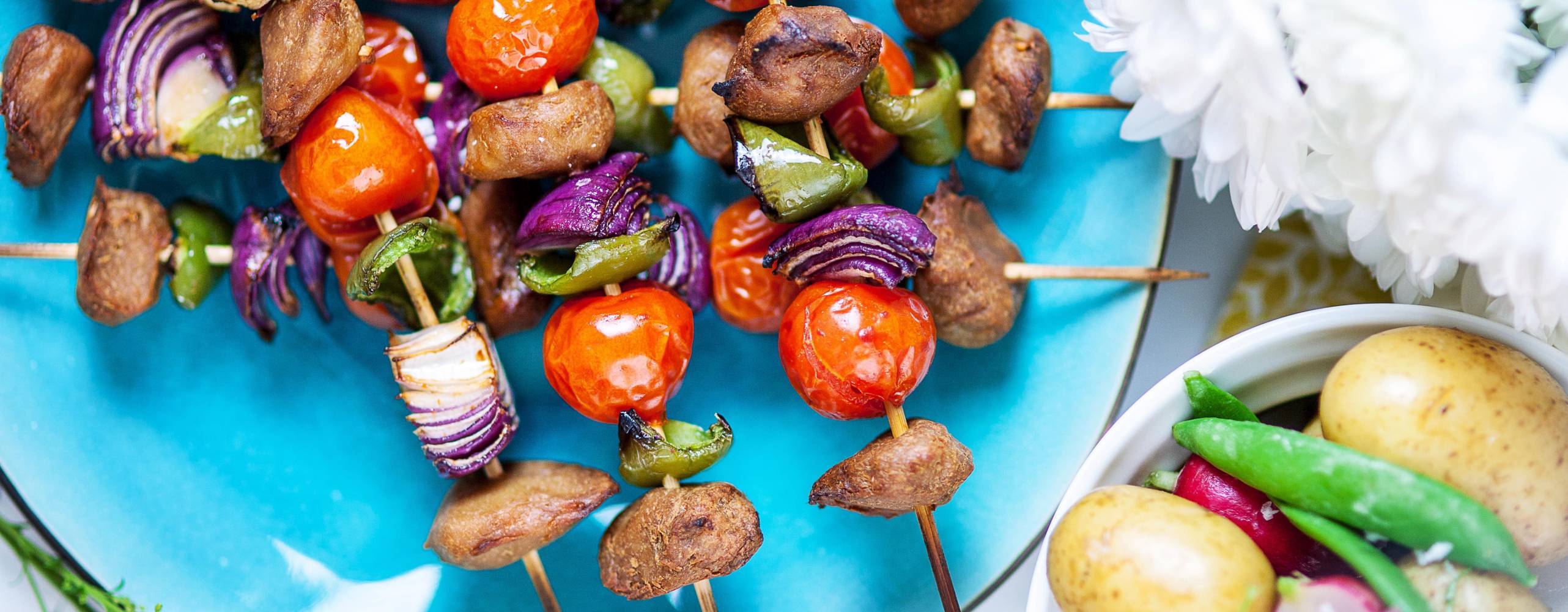 Tzayspett på en blå tallrik