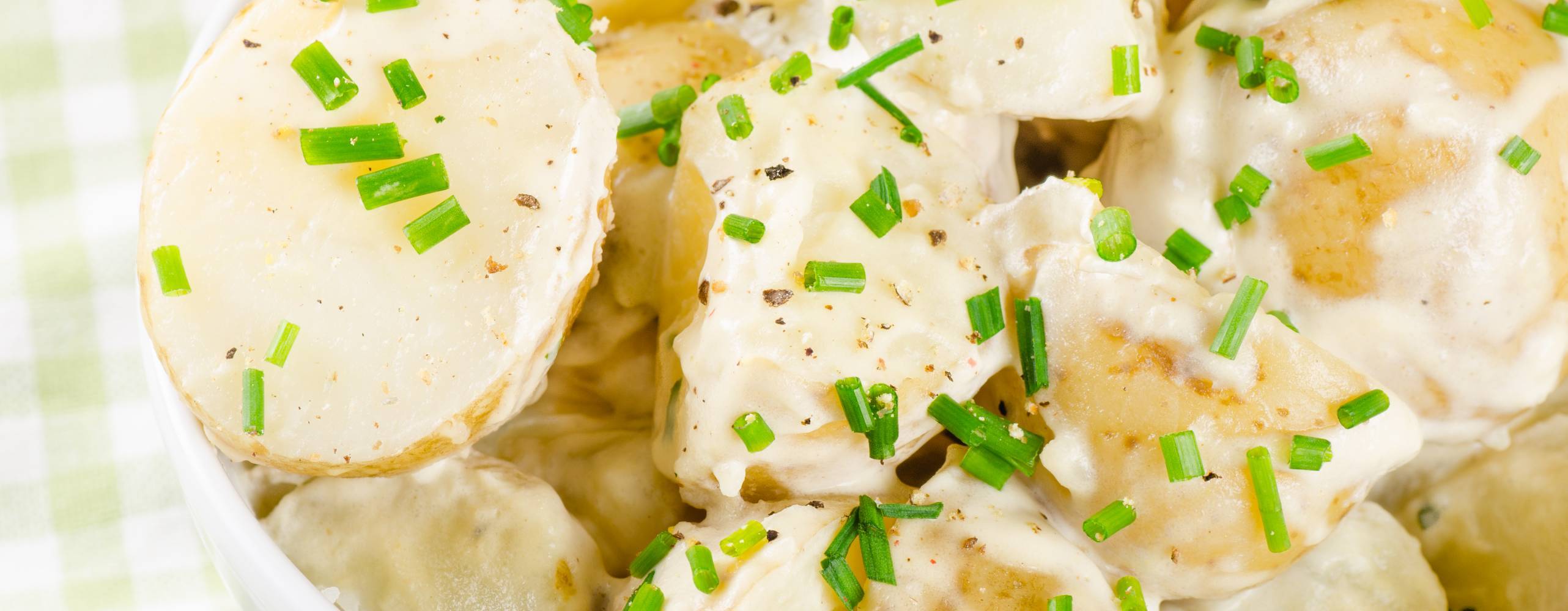 Inzoomad bild på potatissallad