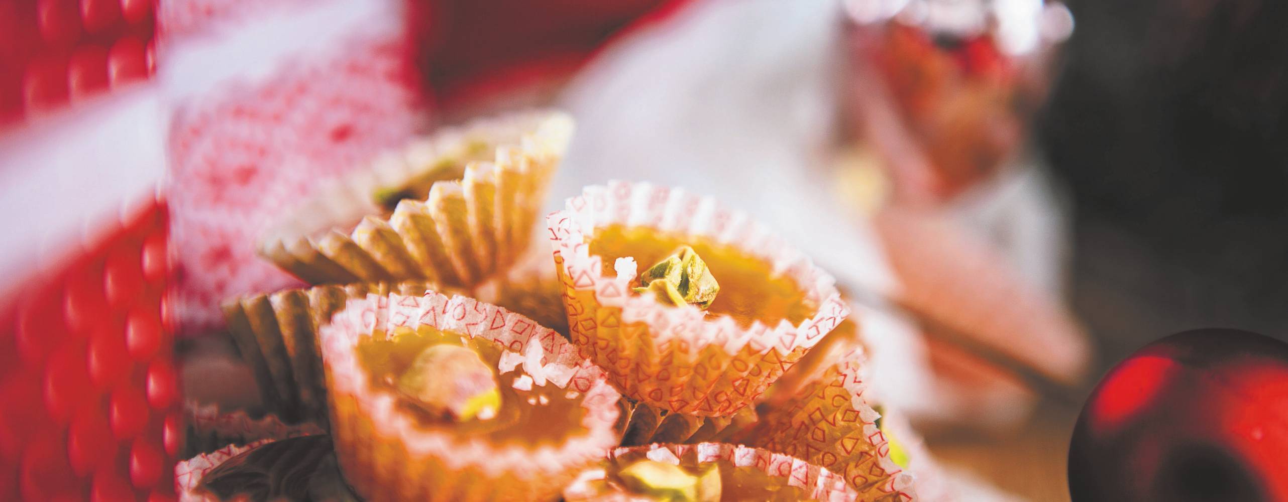 Knäck i små formar med pistage