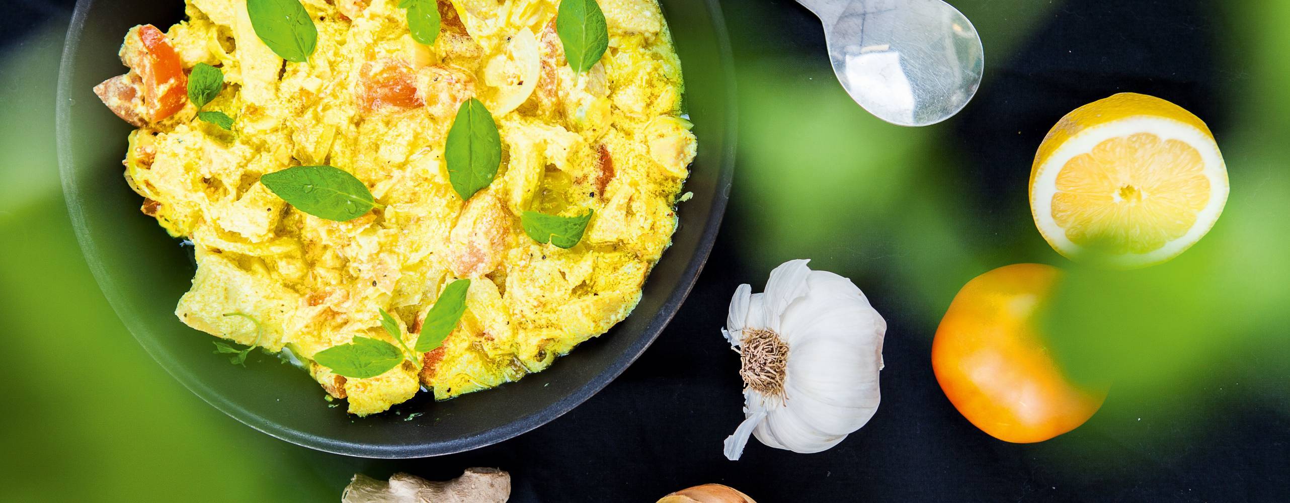 Vegansk gryta med saffran och vegobitar