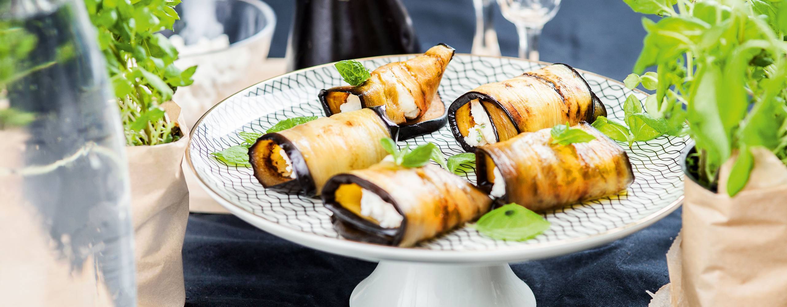 veganska fetafyllda auberginerullar