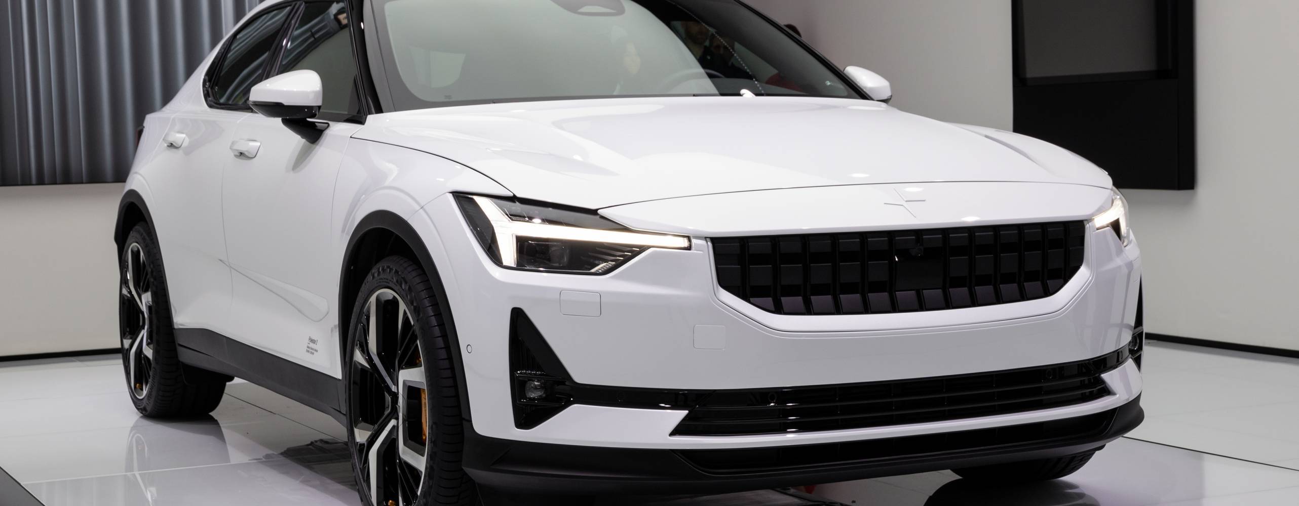 Vit elbil modell Polestar 2.