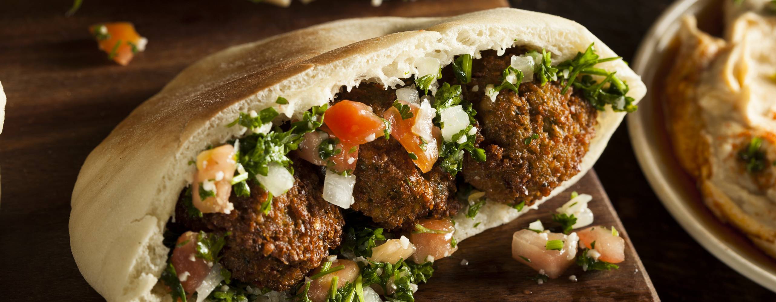 Vegansk falafel i pitabröd