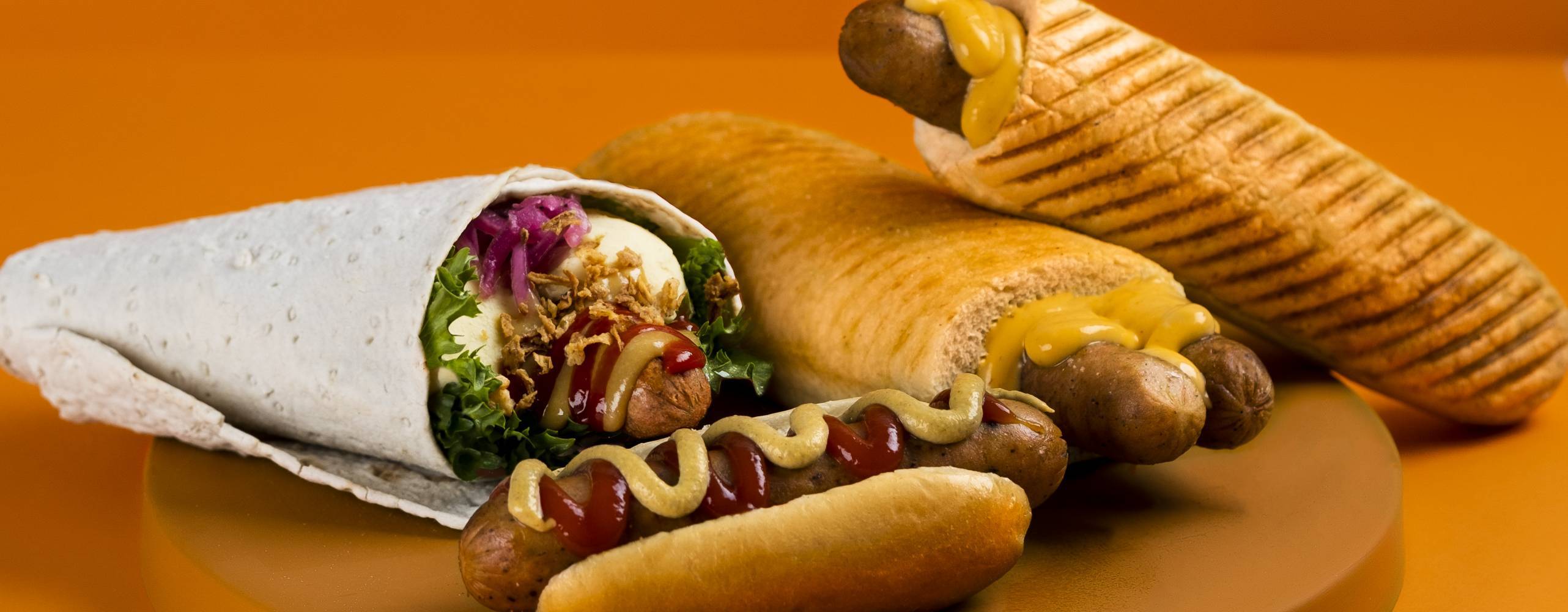 Olika vegokorvar på en rund träbräda