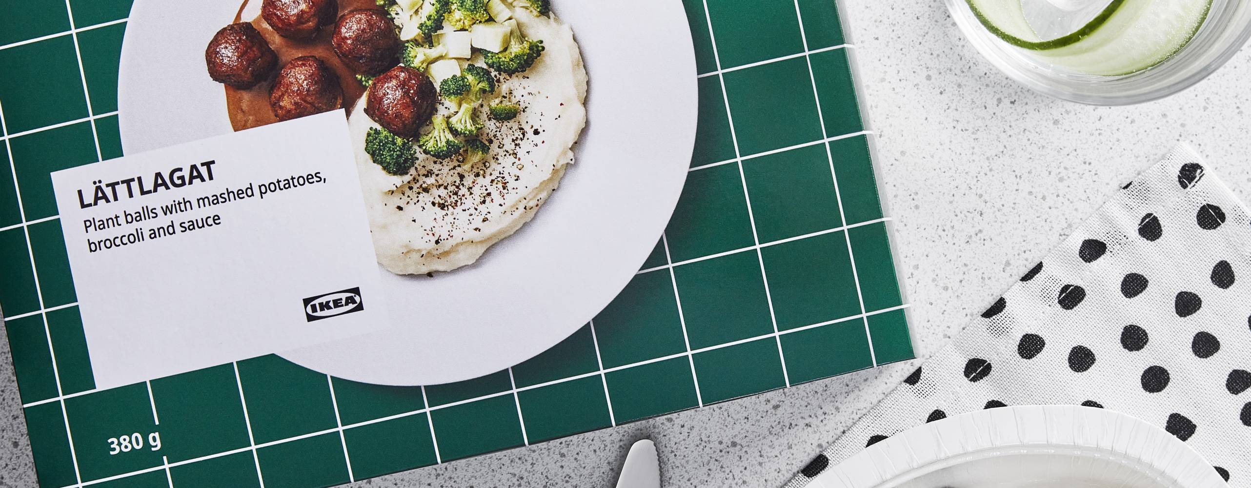 IKEA Lättlagat färdigrätt i paket med en portion vid sidan