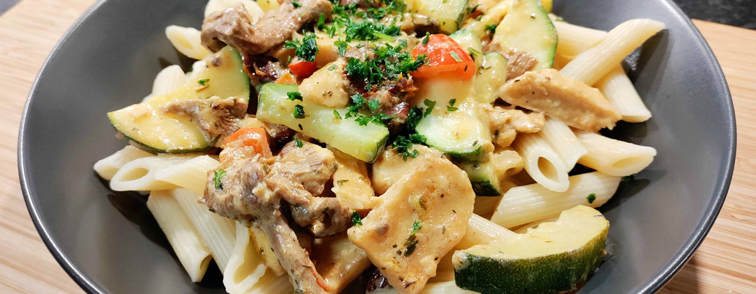 Vegansk kyckling- och kantarellpasta