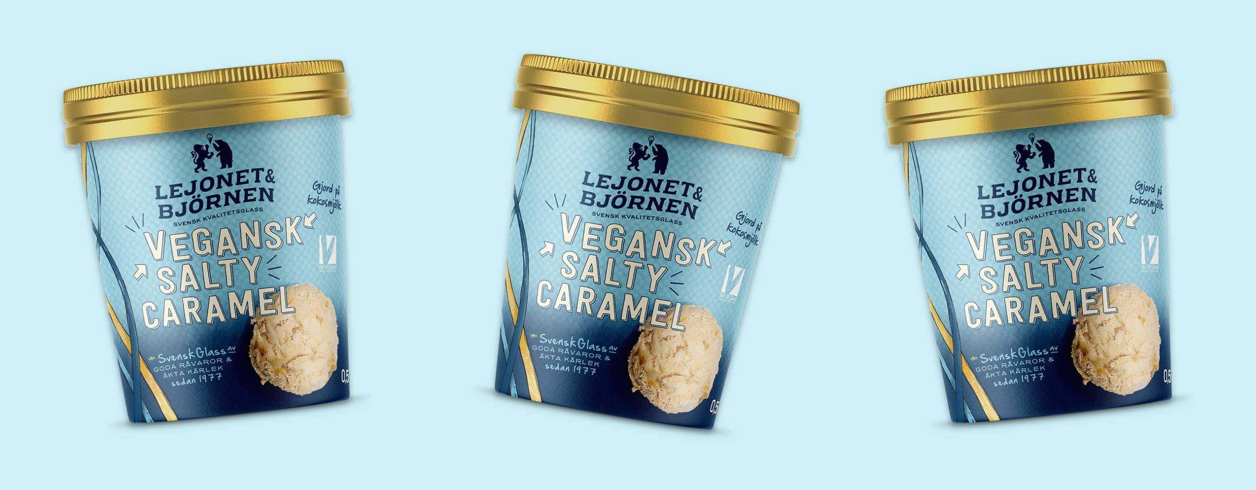 3 glassförpackningar snett uppradade mot en ljusblå bakgrund