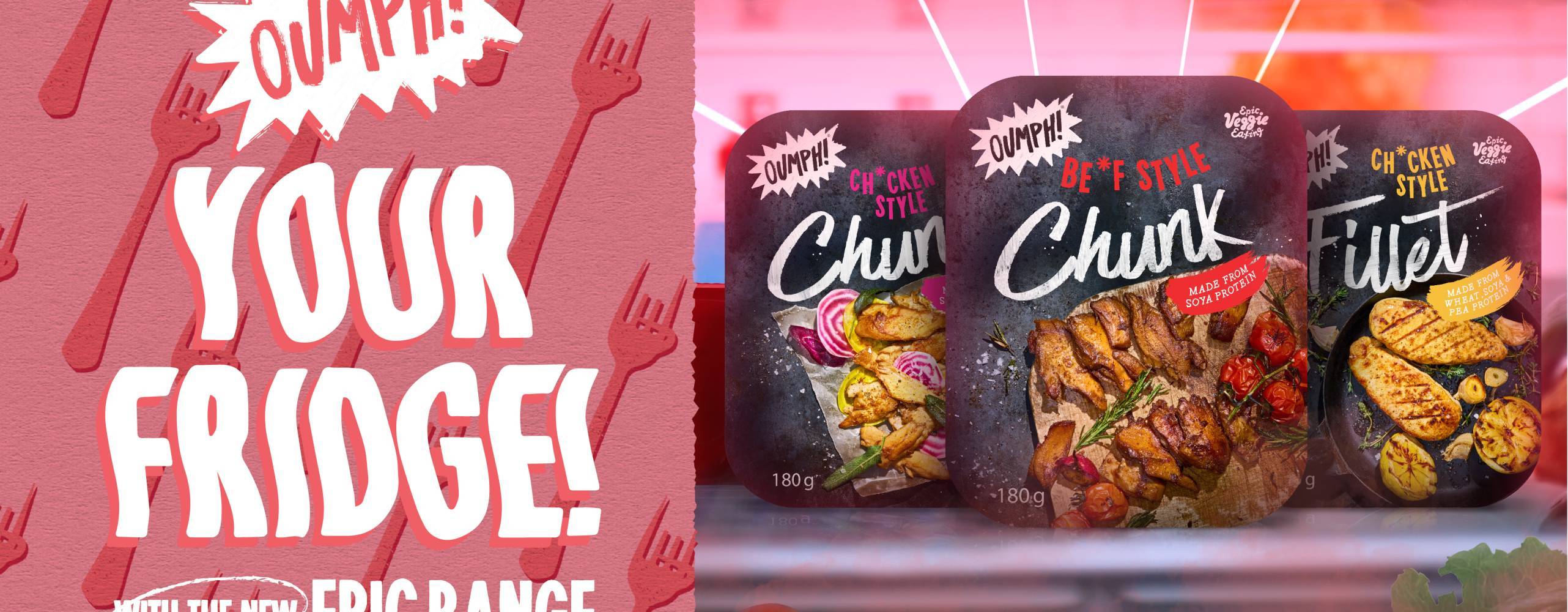 Tre förpackningar växtbaserade kyckling uppradade mot en rosa bakgrund bredvid texten "Oumph your fridge"