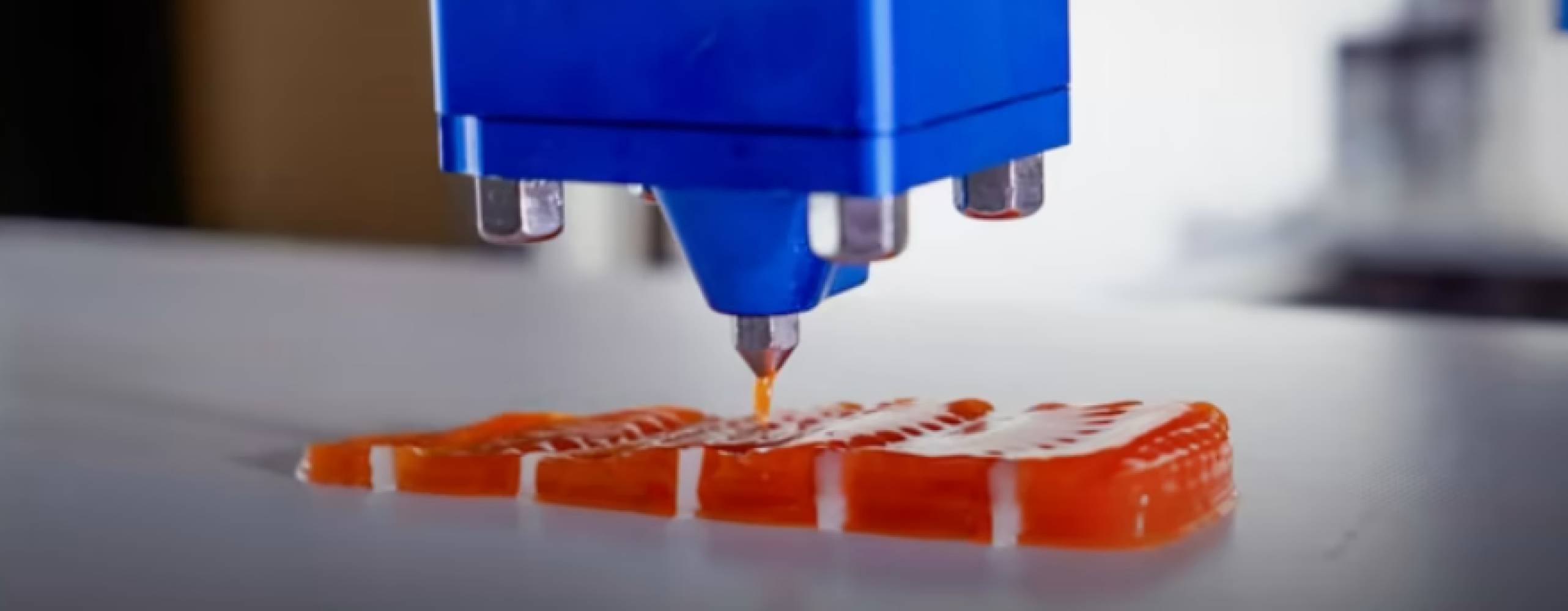 3D printer som är i processen att göra en växtbaserad laxfilé