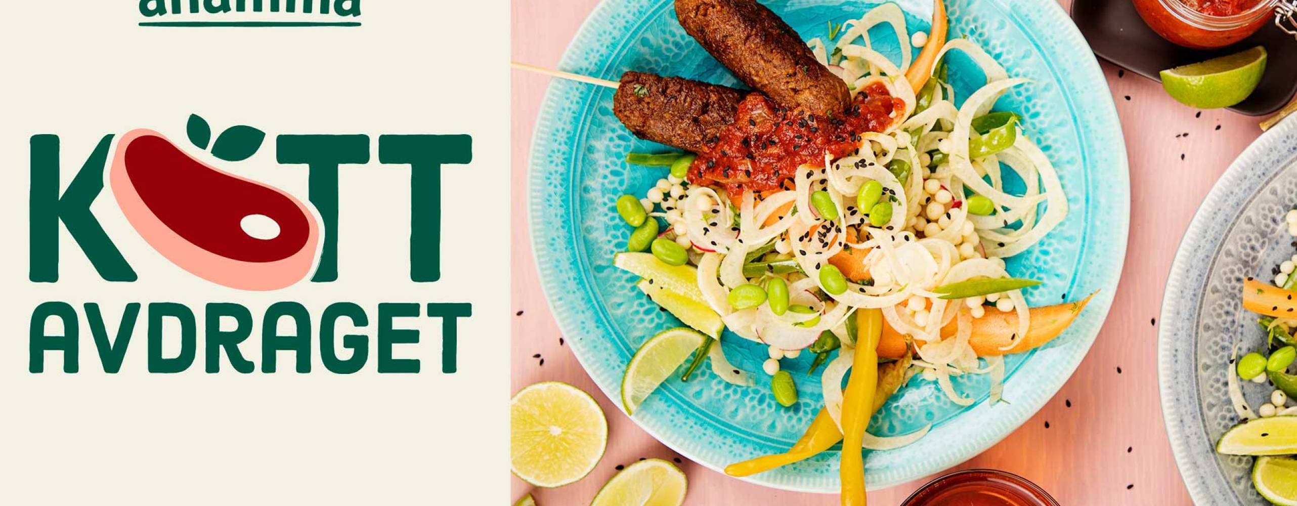 en tallrik med vegofärsspett och grönsaker